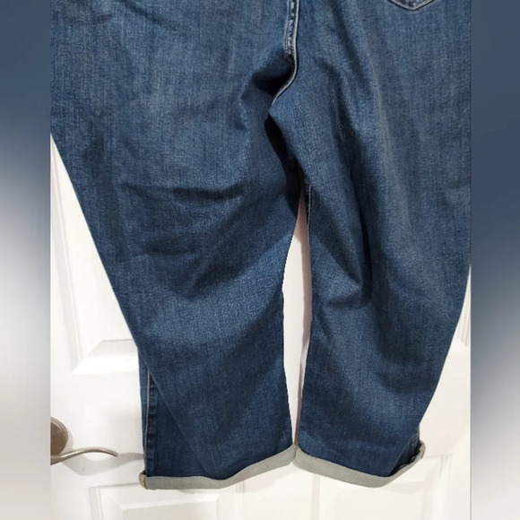 NWOT Torrid Medium/Dark Wash Crop Jegging Super Soft in Size 26 - Picture 10 of 13